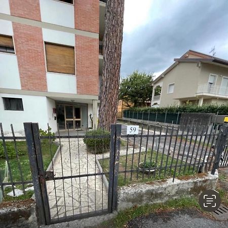 Casa Alexander Appartement Marina di Massa Buitenkant foto