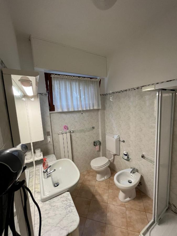 Casa Alexander Appartement Marina di Massa Buitenkant foto